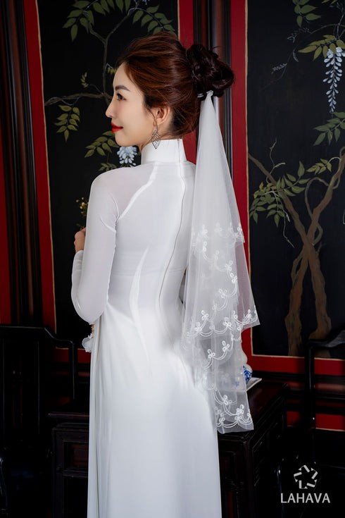 Elegant traditional bridal ao dai with 3d floral