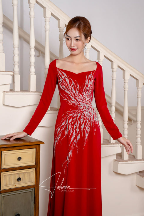 Impressive red Ao dai features modern beading patterns