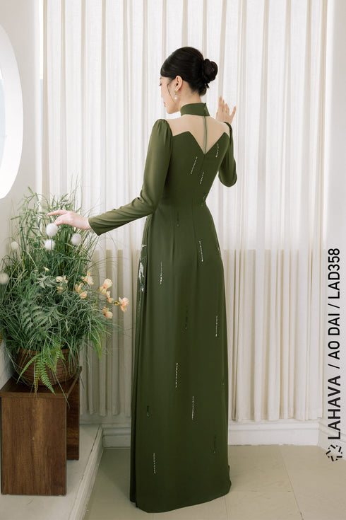 Delicately Ao dai inspired by the elegance of bamboo leaves
