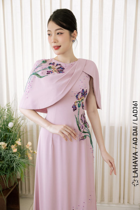 Delicate Áo dài inspired by Iris flower patterns