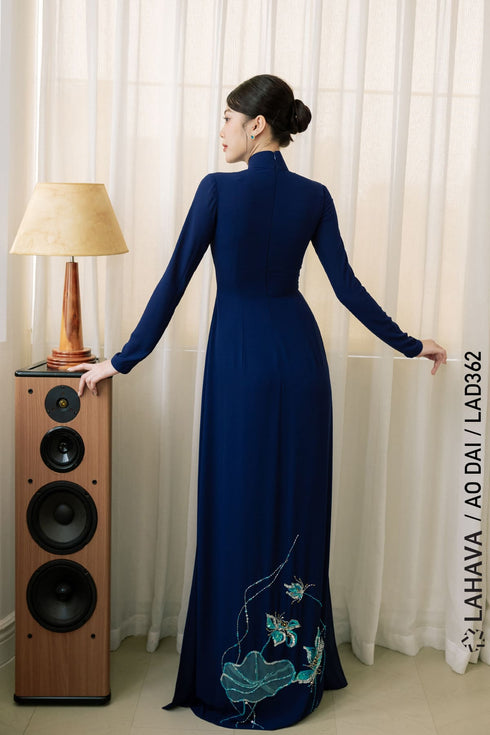 Stunning Ao dai with lotus pattern beaded