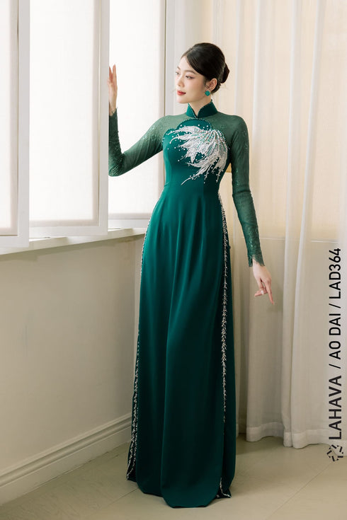 Impressive modern Ao dai with flower patterns