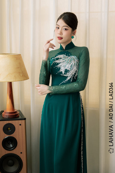 Impressive modern Ao dai with flower patterns