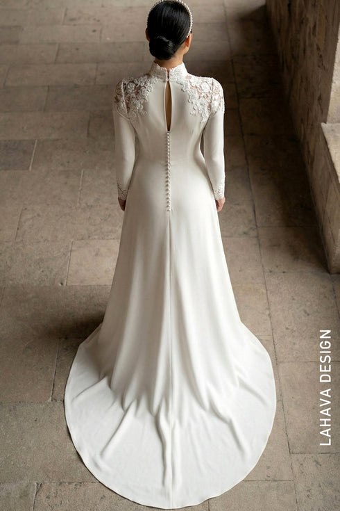 Elegant White Bridal Ao Dai with Floral Lace Appliqué