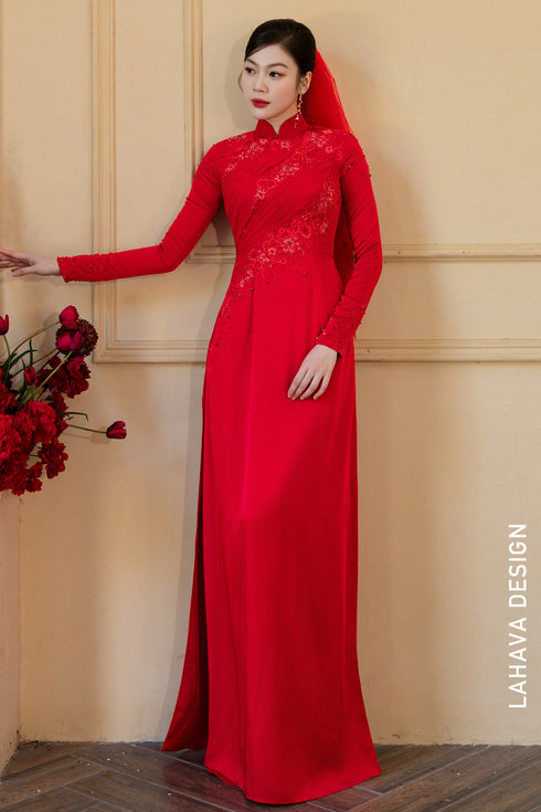 Red Bridal Áo Dài with Elegant Matching Veil