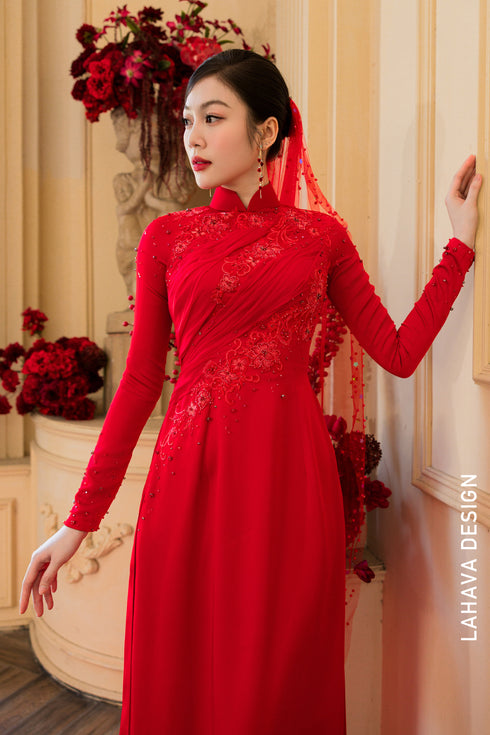 Red Bridal Áo Dài with Elegant Matching Veil