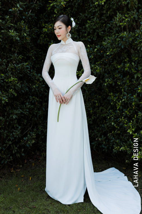 Minimalist Bridal Áo Dài with Sheer Lace Sleeves