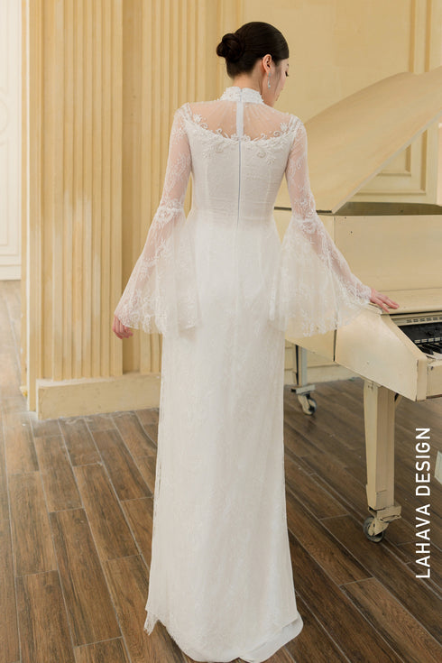 Vintage-Inspired Floral Lace Áo Dài with Bell Sleeves