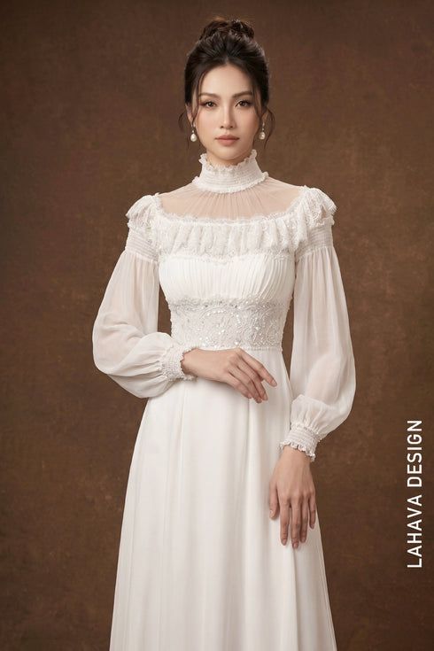 Royal White Modern Ao Dai – A Fusion of Classic Elegance and Contemporary Grace