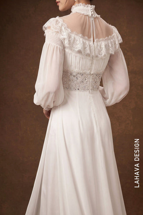 Royal White Modern Ao Dai – A Fusion of Classic Elegance and Contemporary Grace