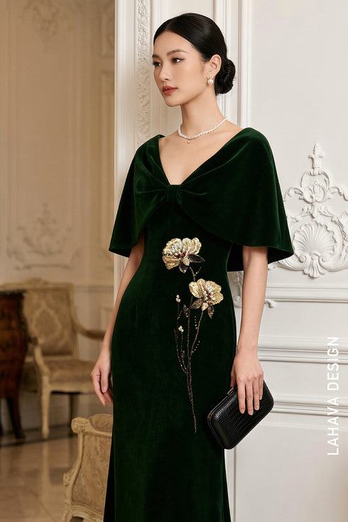 Luxurious Emerald Green Velvet Evening Gown with Bow Cape Detail