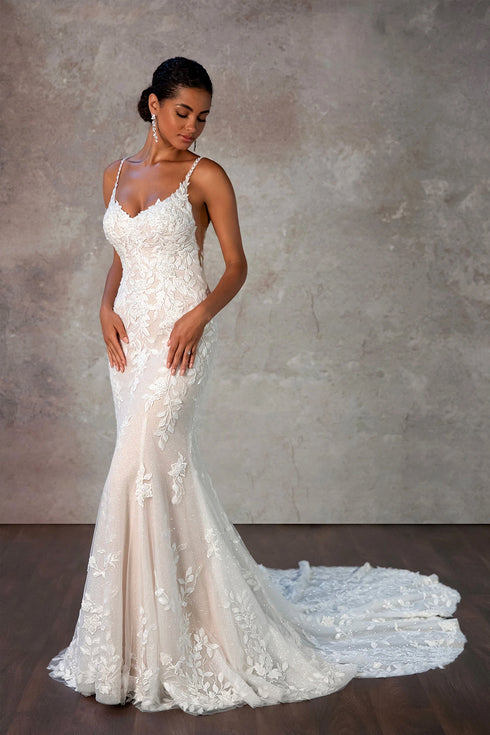 Stunning spacking lace wedding dress with V-neckline