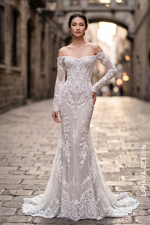 Off-the-Shoulder Mermaid Wedding Dress with Intricate Lace Artistry