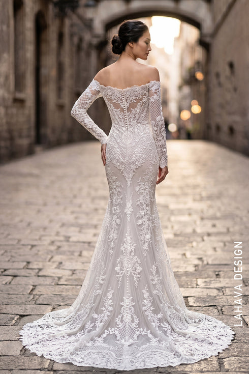 Off-the-Shoulder Mermaid Wedding Dress with Intricate Lace Artistry