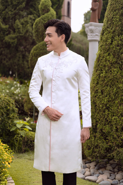 Men ao dai with modern lace patterns