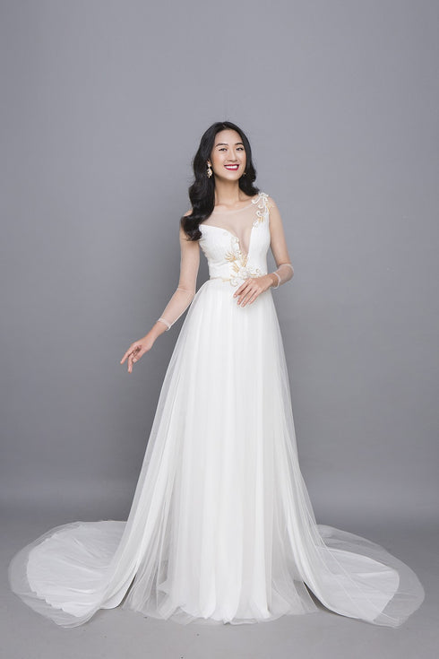 Long train V-neck bride ao dai