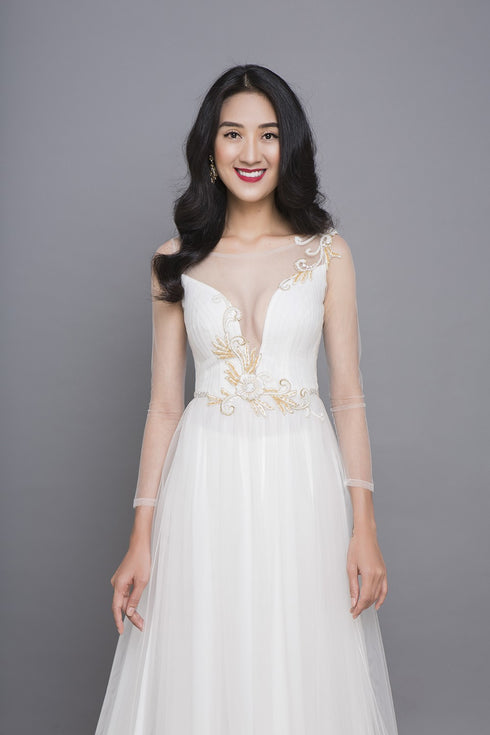 Long train V-neck bride ao dai