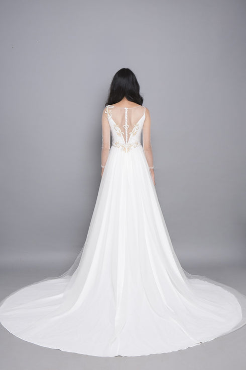 Long train V-neck bride ao dai