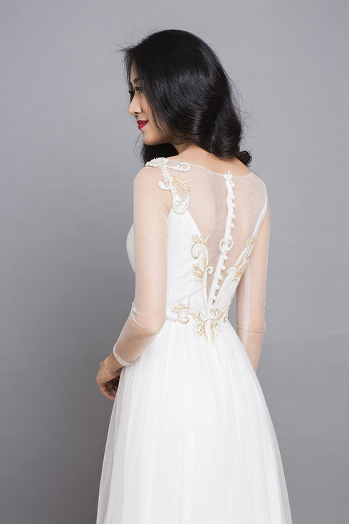 Long train V-neck bride ao dai