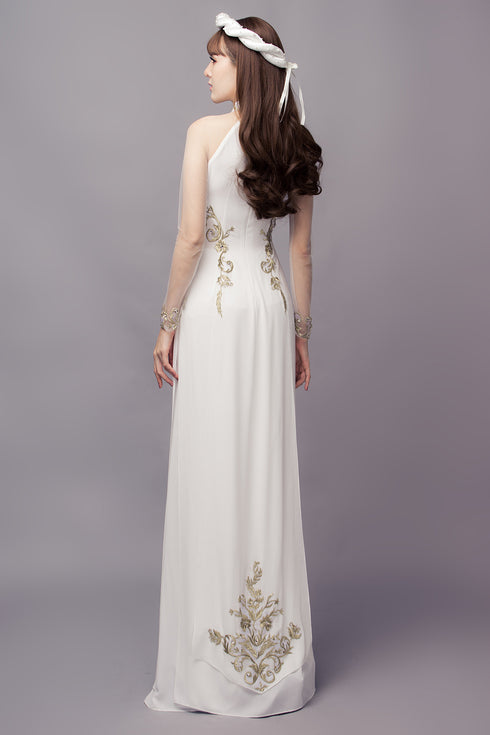 White raglan sleeves with gold lace