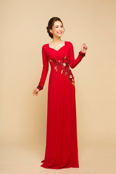 Modern neckline with floral ao dai
