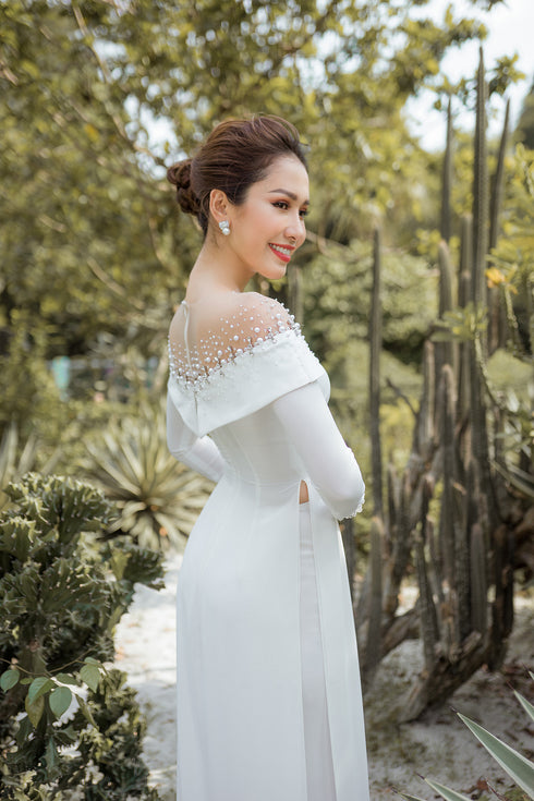 White gentle ao dai with exquisite beaded