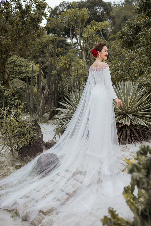 Dreamy ao dai with a long tulle cape