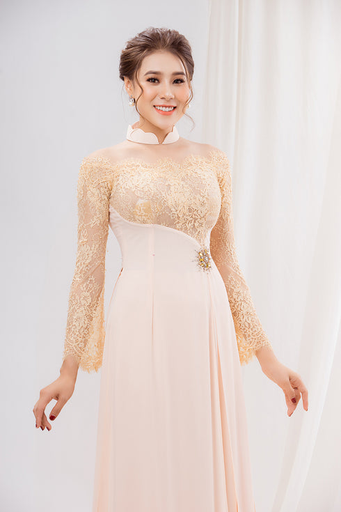 Modern ao dai with exquisite lace