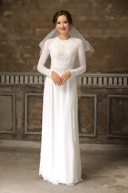 Elegant round neck ao dai with laces