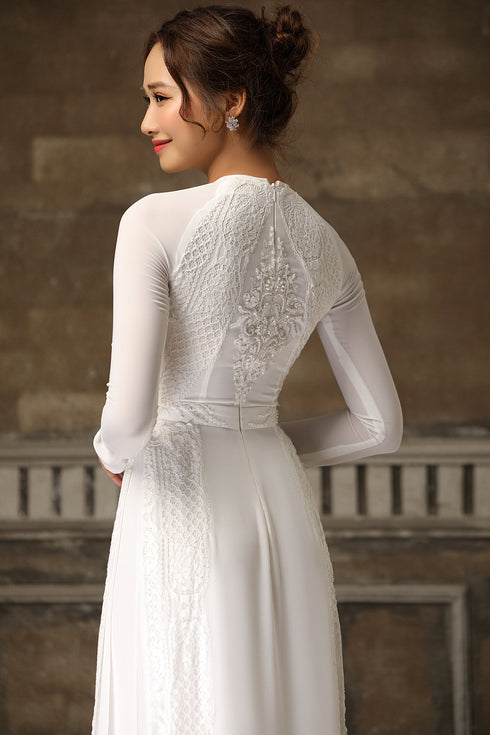 Elegant round neck ao dai with laces