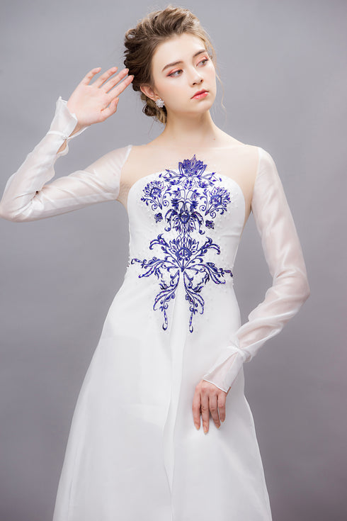 Gentle dress with embroidery lace patterns