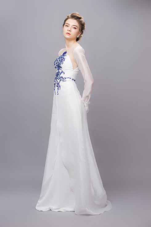 Gentle dress with embroidery lace patterns