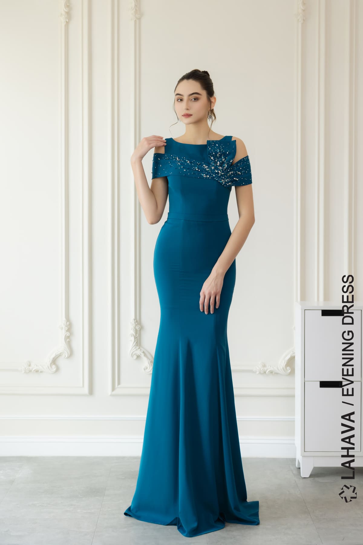 boat neck mermaid dress Elegant mermaid evening dress features a boat neck