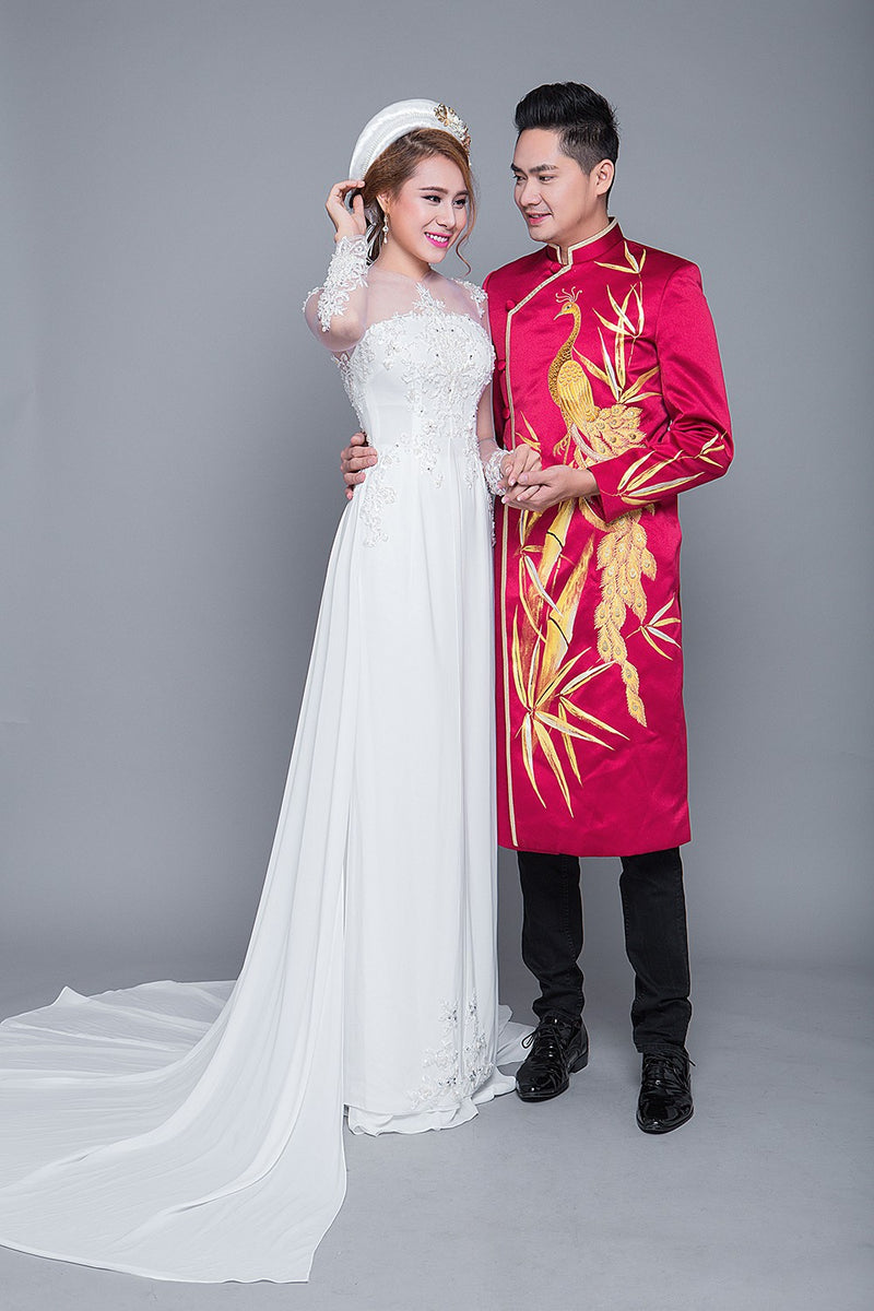 Red ao dai with a peacock embroidered – LAHAVA